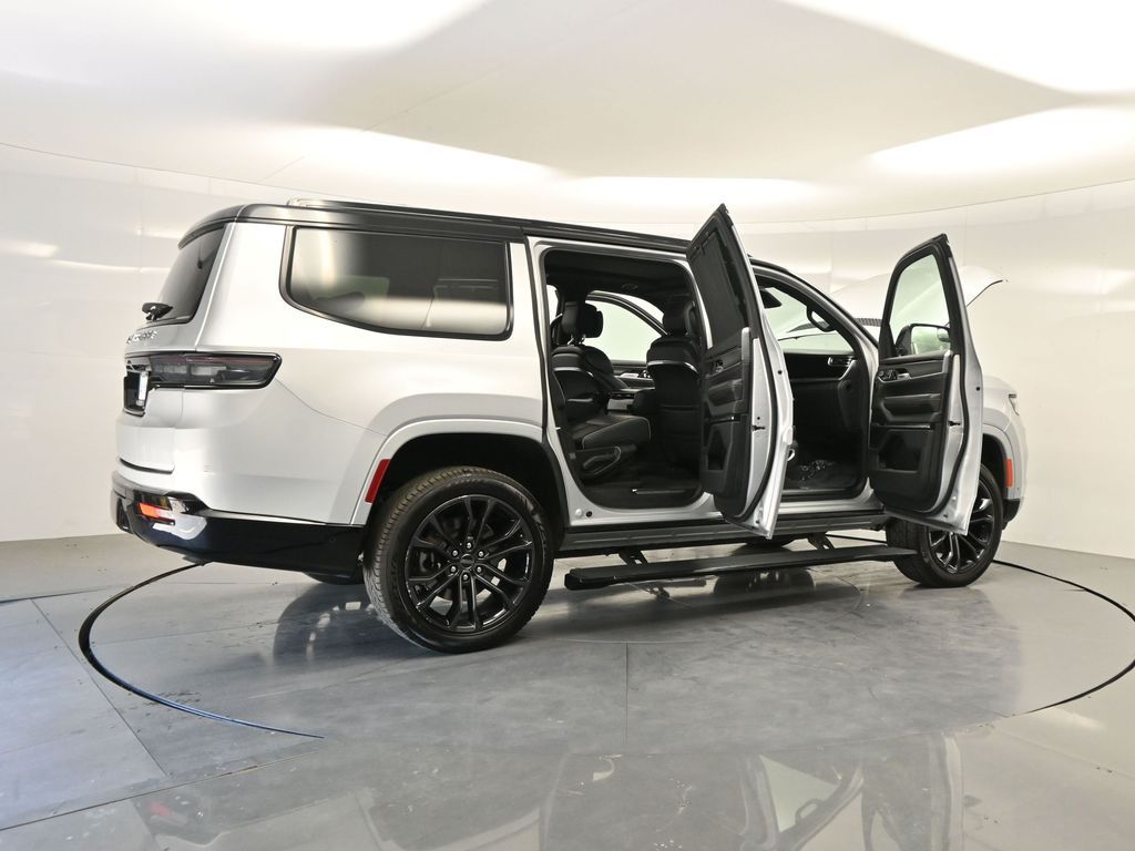 2024 Jeep Grand Wagoneer Series II photo 4