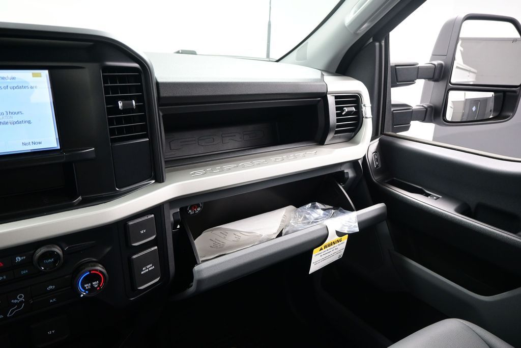 2025 Ford F-350 Super Duty Chassis Cab XL - Photo 31