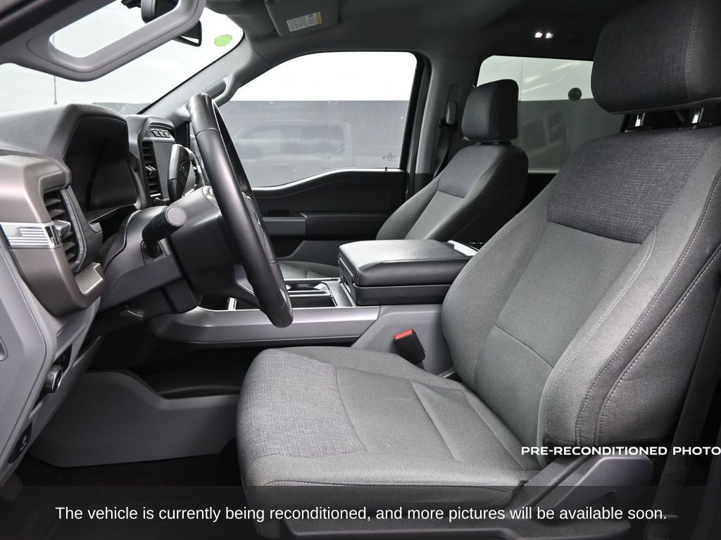 2024 Ford F-150 XLT photo 3
