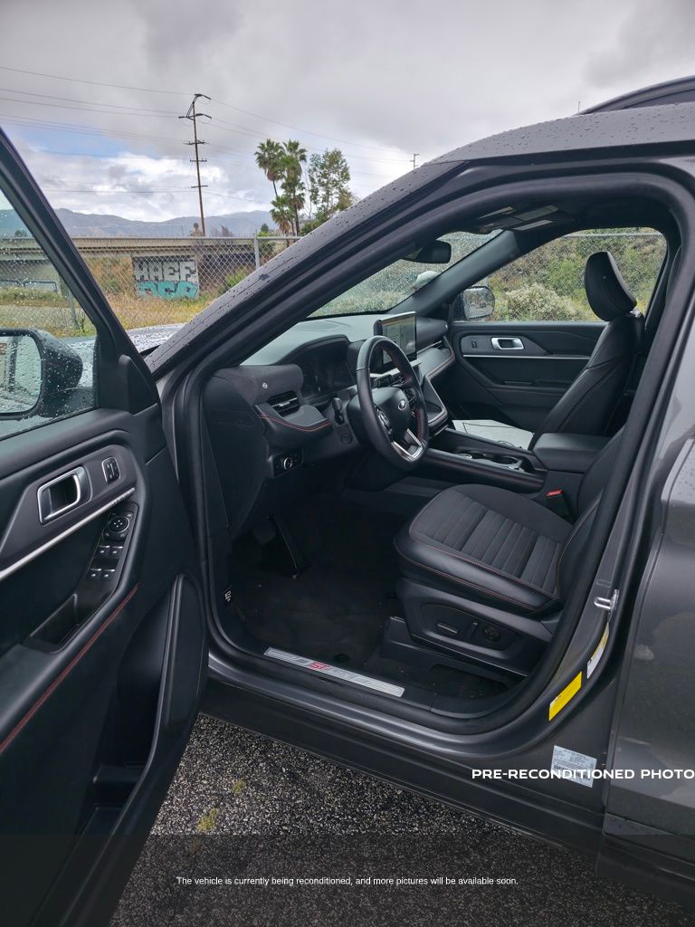 2025 Ford Explorer ST-Line photo 5