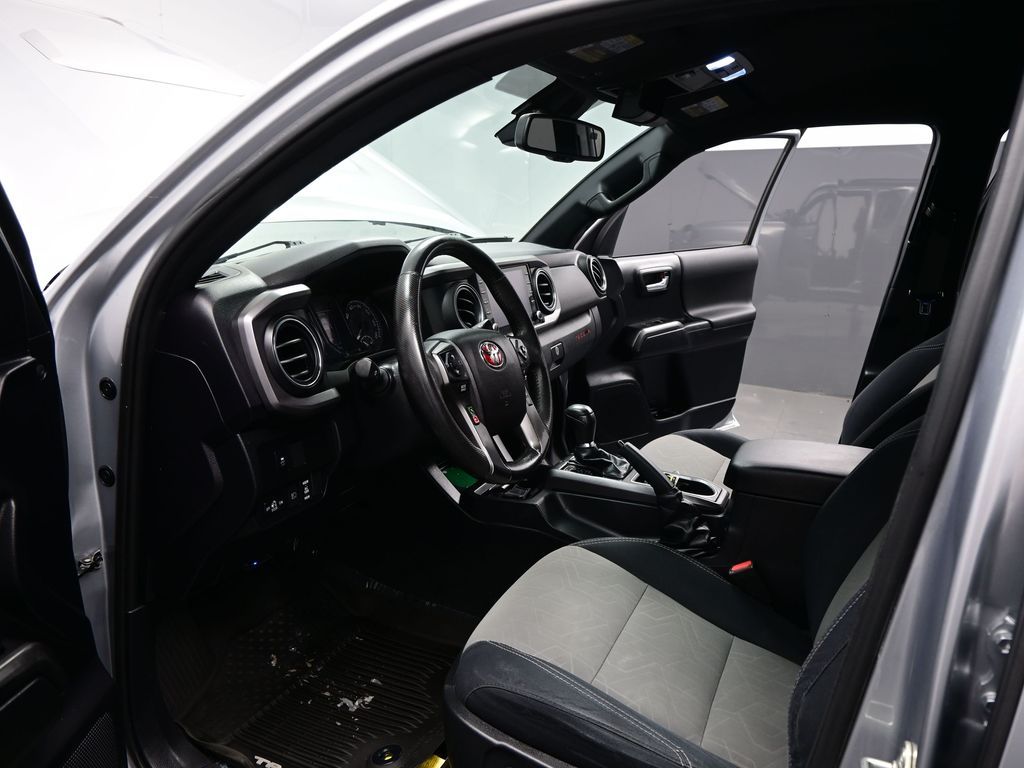 2021 Toyota Tacoma TRD Off-Road photo 3