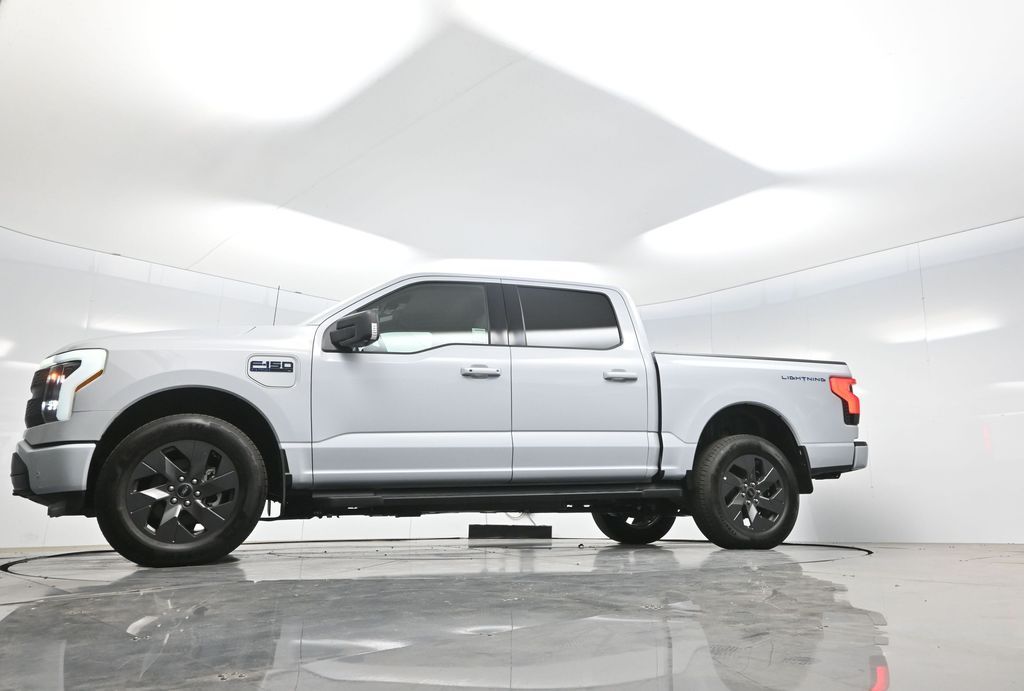 2025 Ford F-150 Lightning Flash photo 6