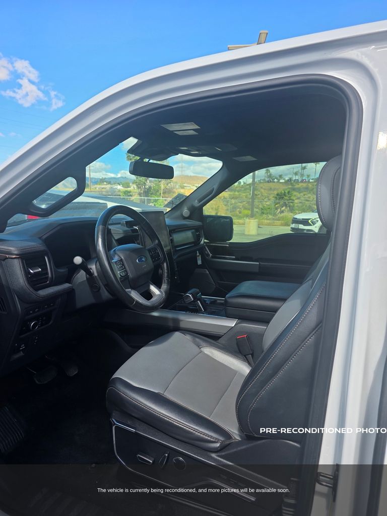 2023 Ford F-150 Lightning Lariat photo 4