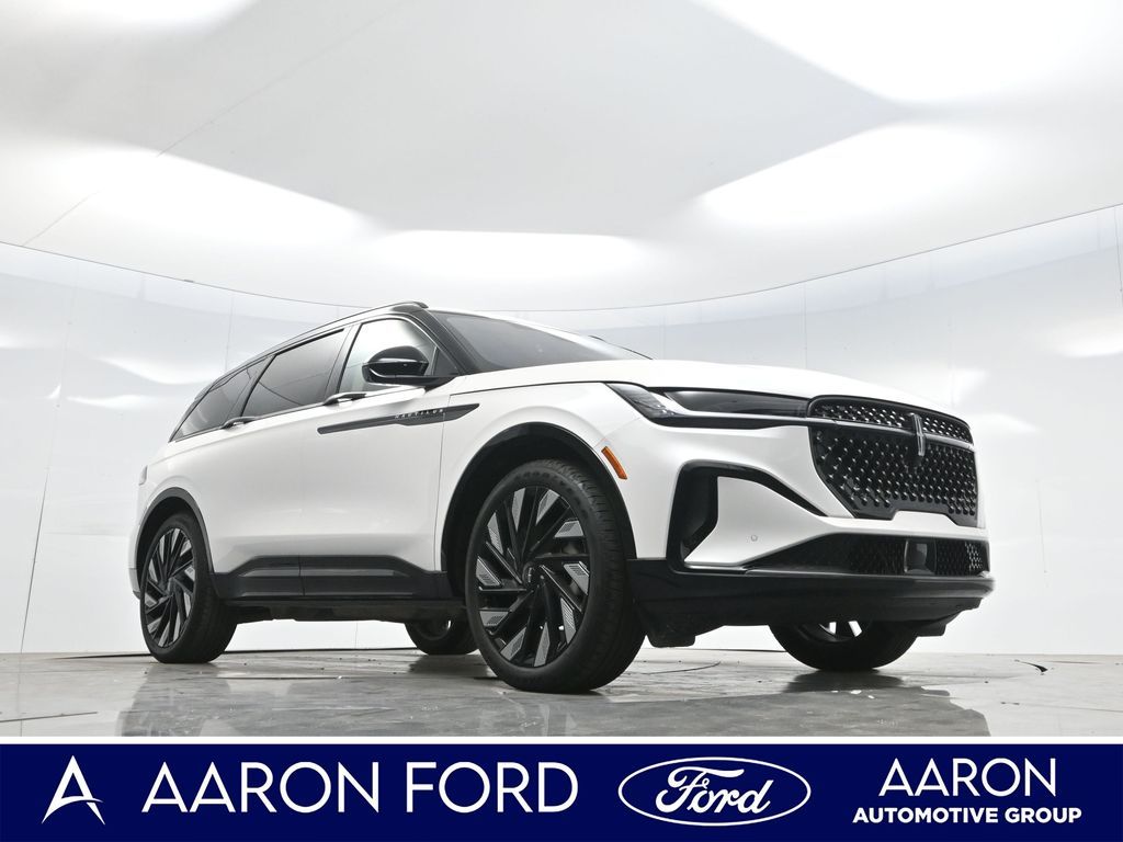 2025 Lincoln Nautilus Reserve photo 2