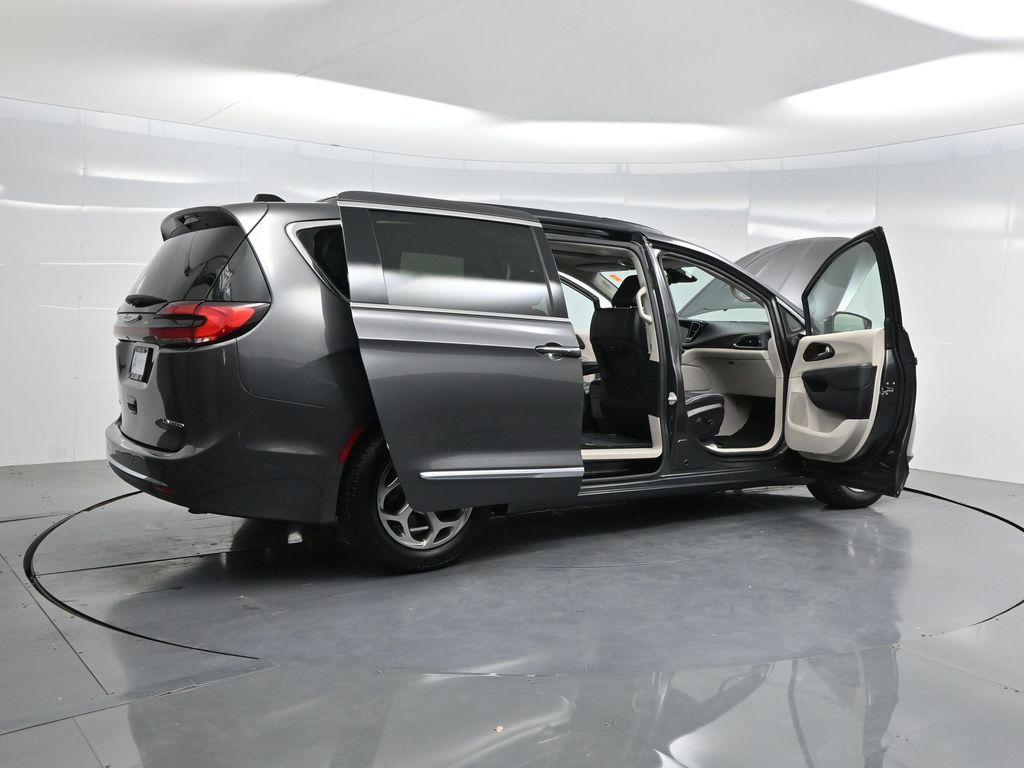 2023 Chrysler Pacifica Limited photo 4