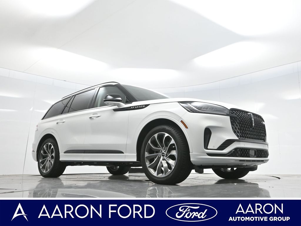 2025 Lincoln Aviator Premiere photo 2
