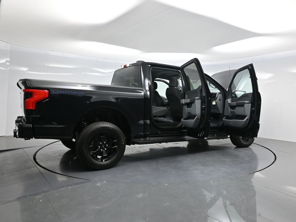 2025 Ford F-150 Lightning XLT photo 4