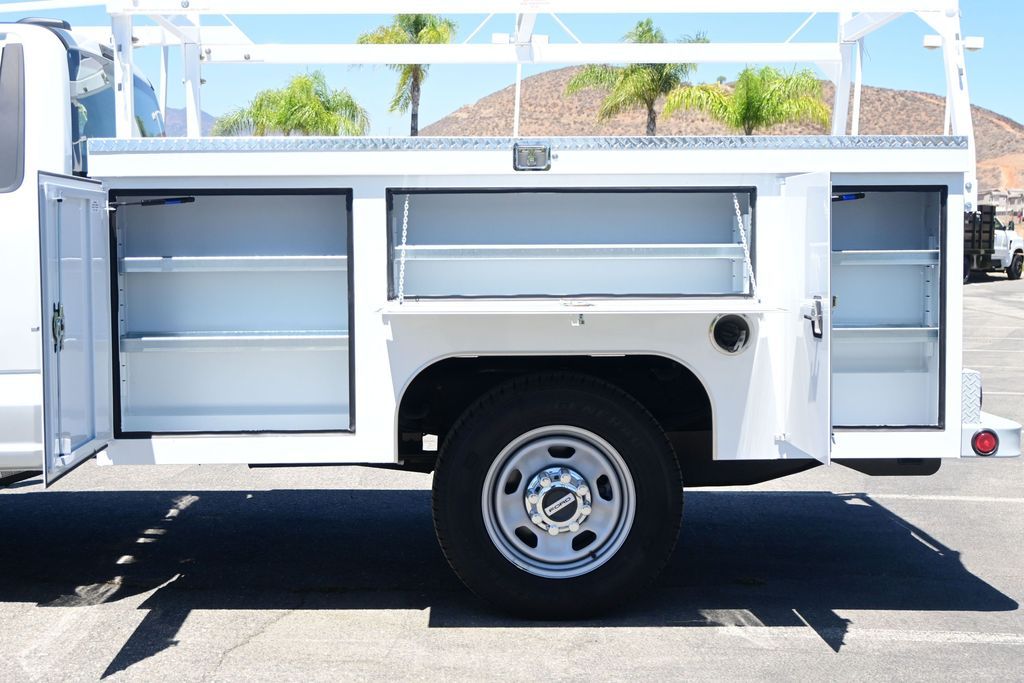 2025 Ford F-350 Super Duty Chassis Cab XL - Photo 9