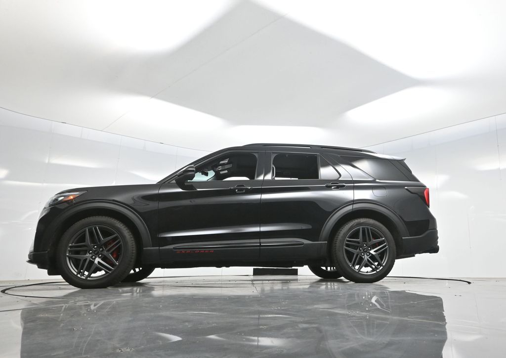 2025 Ford Explorer ST photo 6