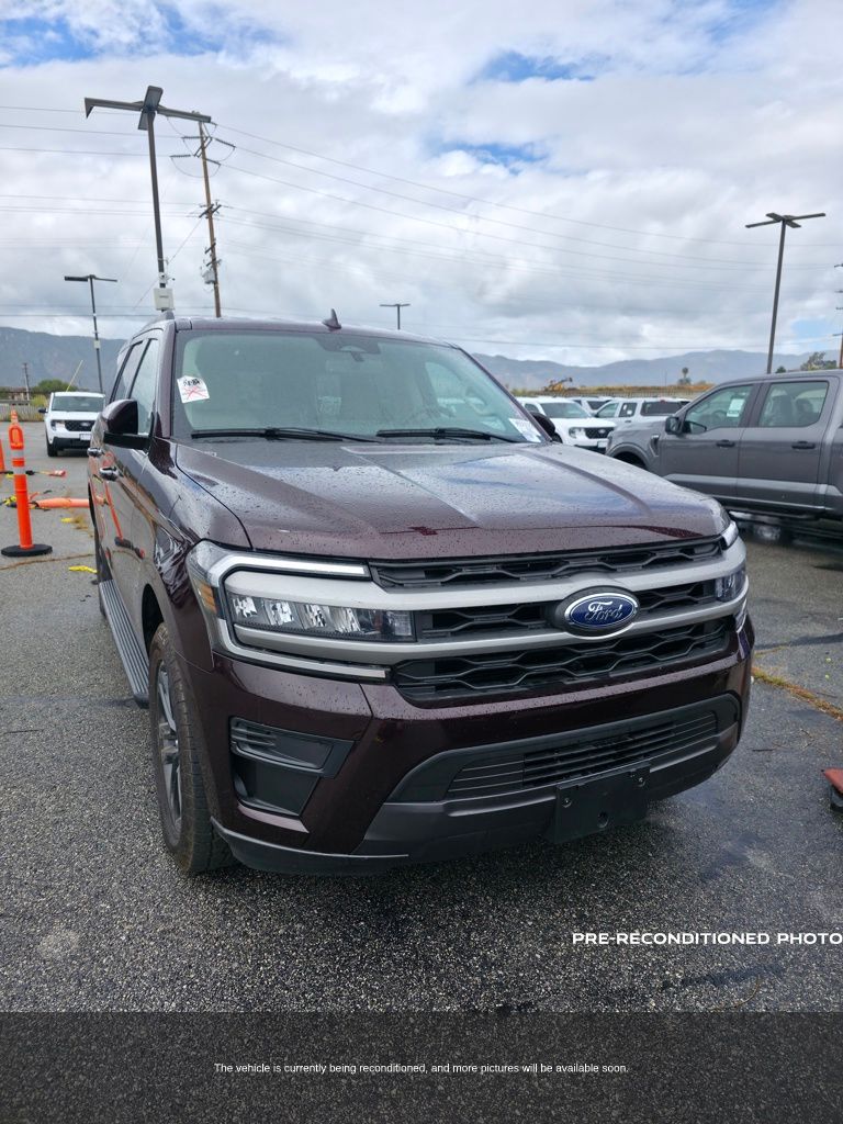 2024 Ford Expedition XLT photo 2