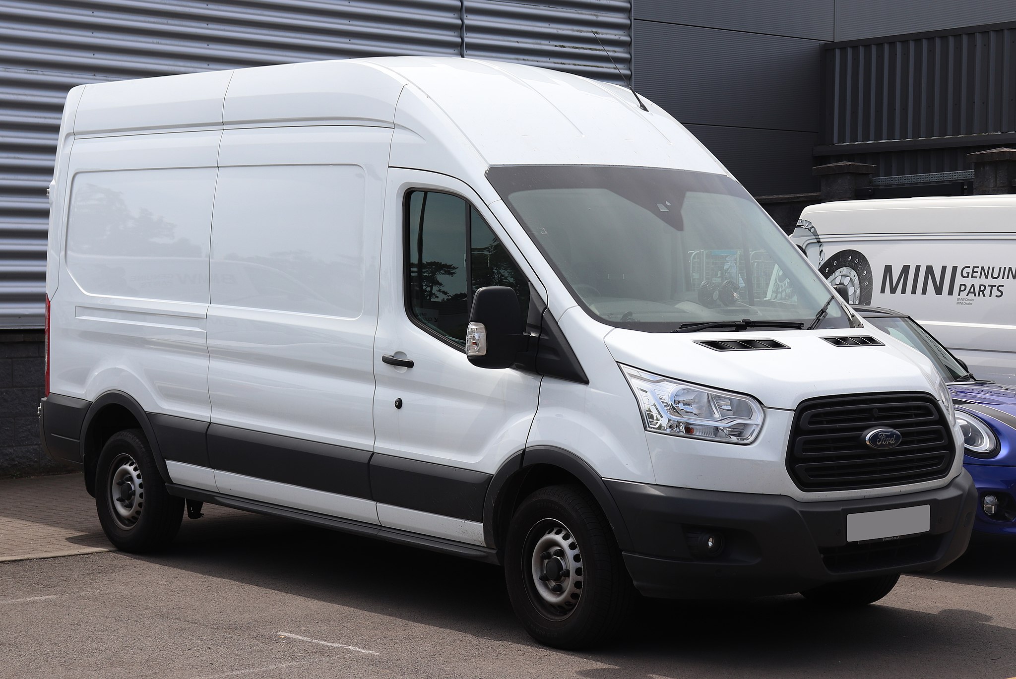 2048px-2016_Ford_Transit_350_2.2.jpg