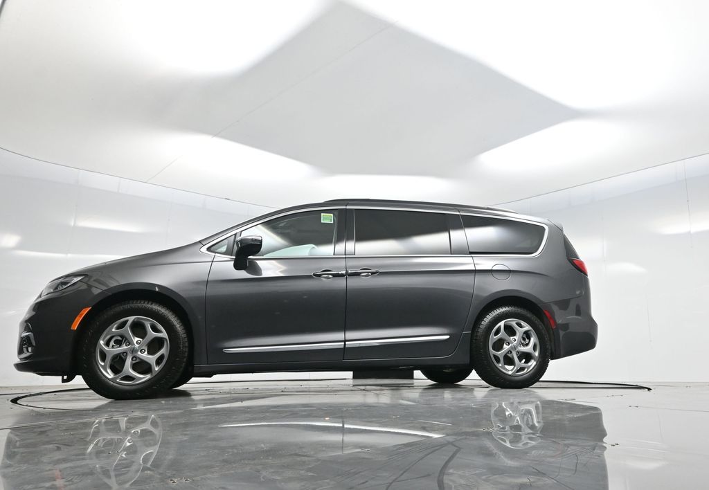 2023 Chrysler Pacifica Limited photo 6