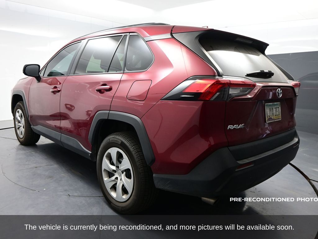 2021 Toyota RAV4 LE photo 4