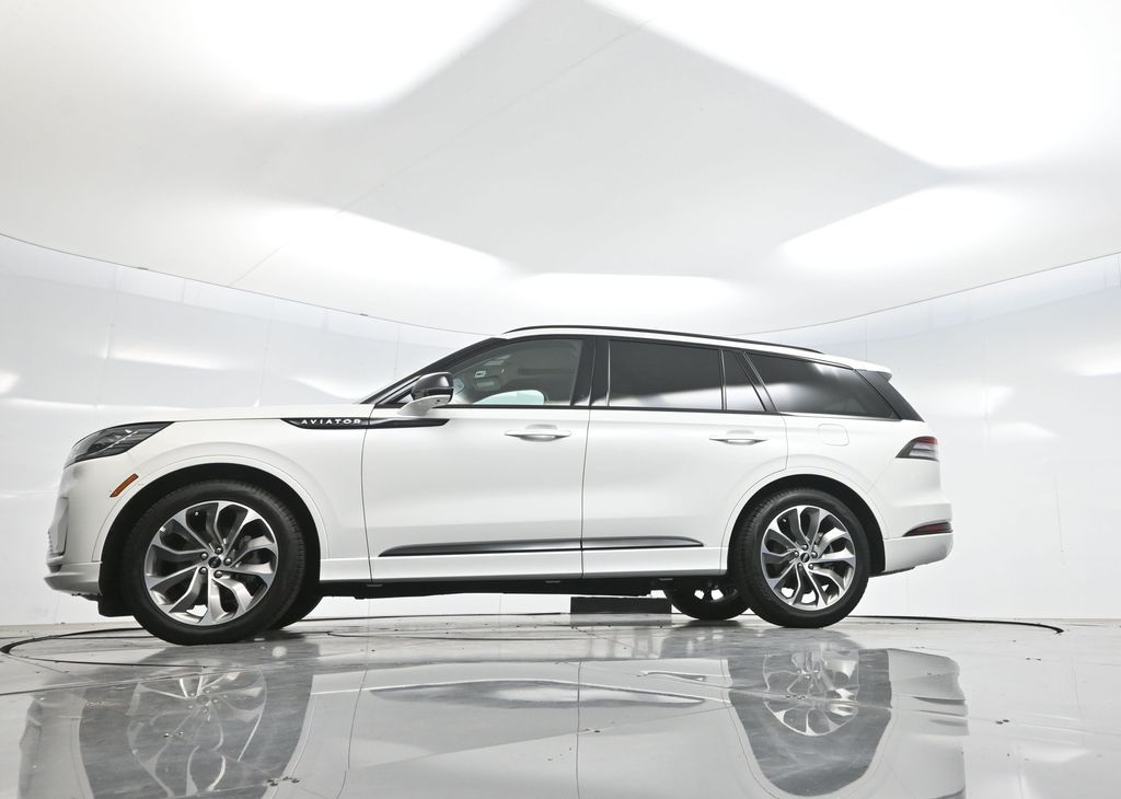 2025 Lincoln Aviator Premiere photo 6