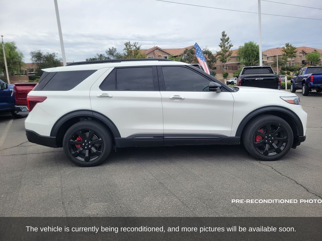 2022 Ford Explorer ST photo 4