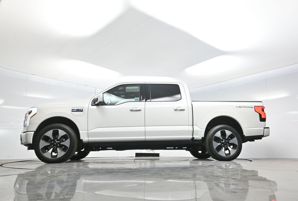 2024 Ford F-150 Lightning Platinum photo 6