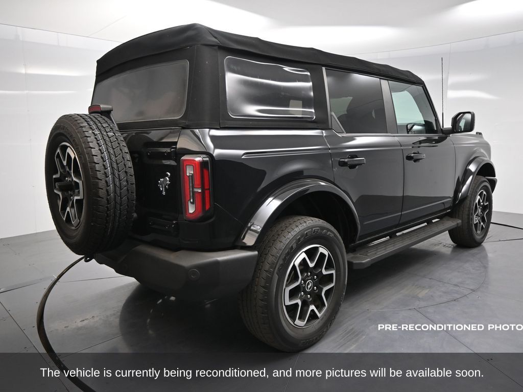 2022 Ford Bronco Outer Banks photo 2