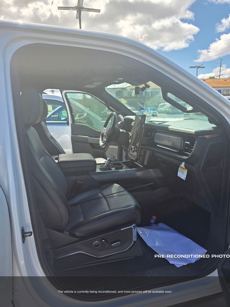 2023 Ford F-150 Lightning Lariat photo 5