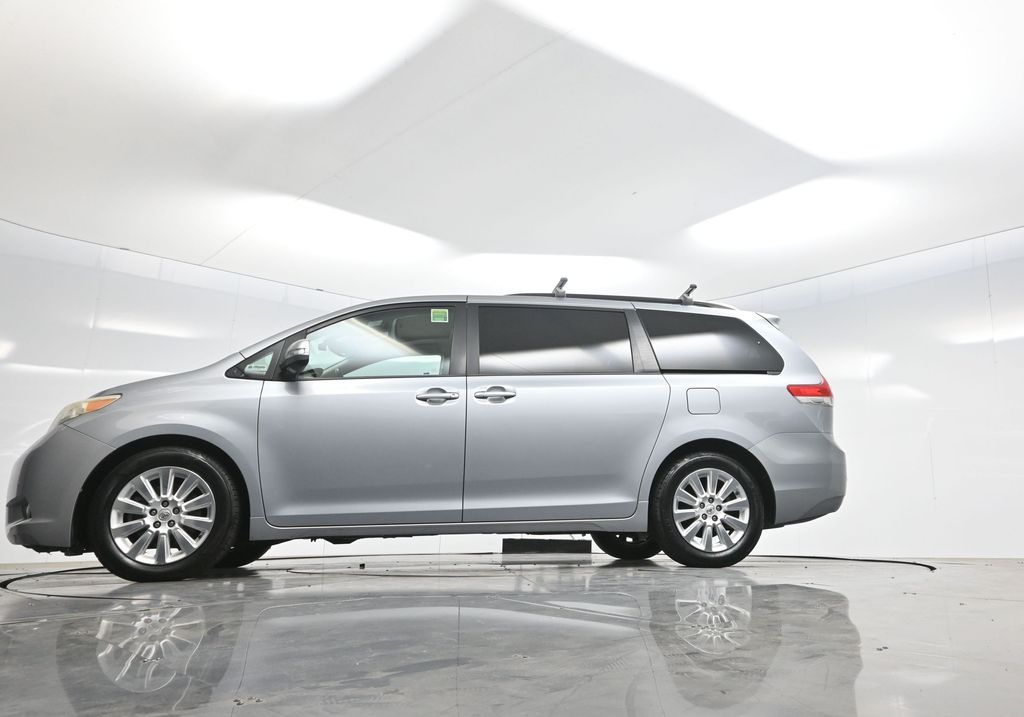 2014 Toyota Sienna Limited photo 6