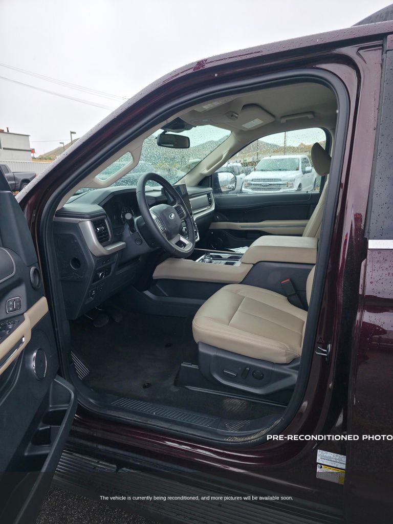 2024 Ford Expedition XLT photo 5