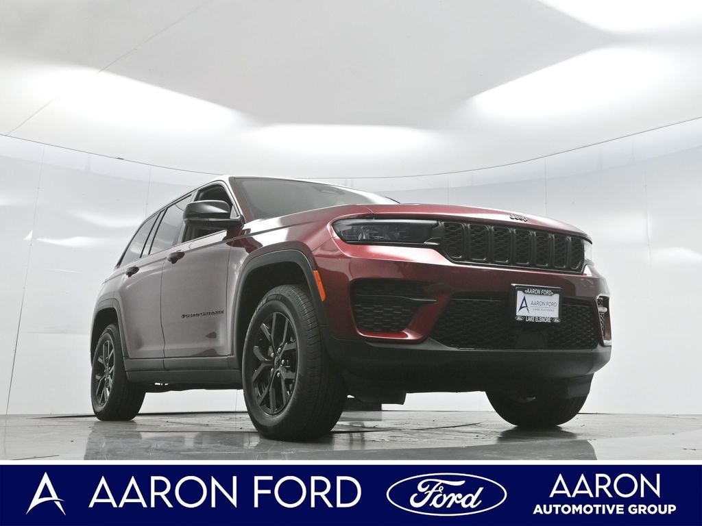 Used 2024 Jeep Grand Cherokee Altitude SUV