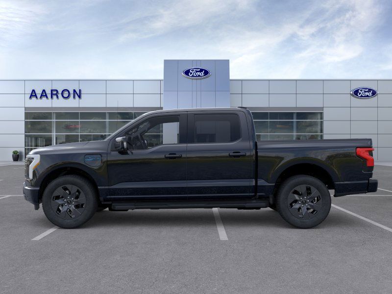 2025 Ford F-150 Lightning Lariat photo 2