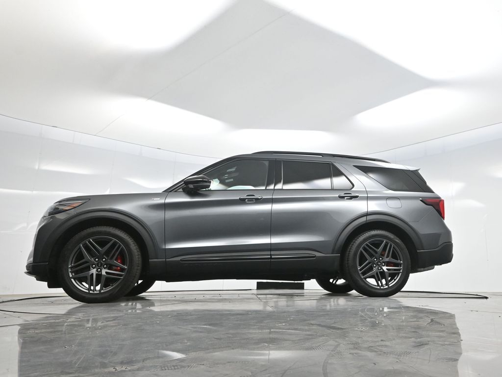 2025 Ford Explorer ST-Line photo 6