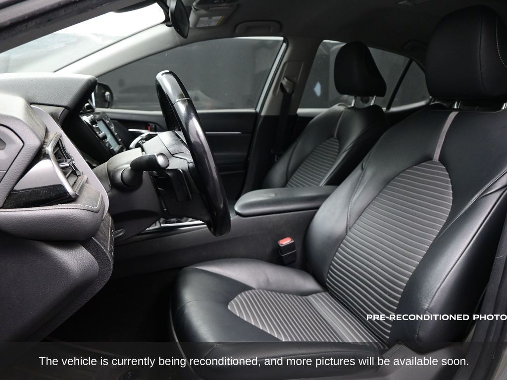 2019 Toyota Camry SE photo 6