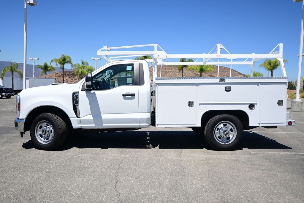 2025 Ford F-350 Super Duty Chassis Cab XL - Photo 8