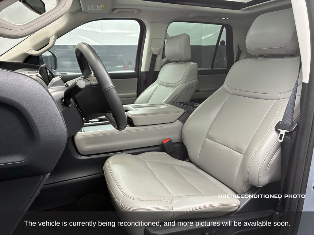 2025 Ford Expedition Active photo 6