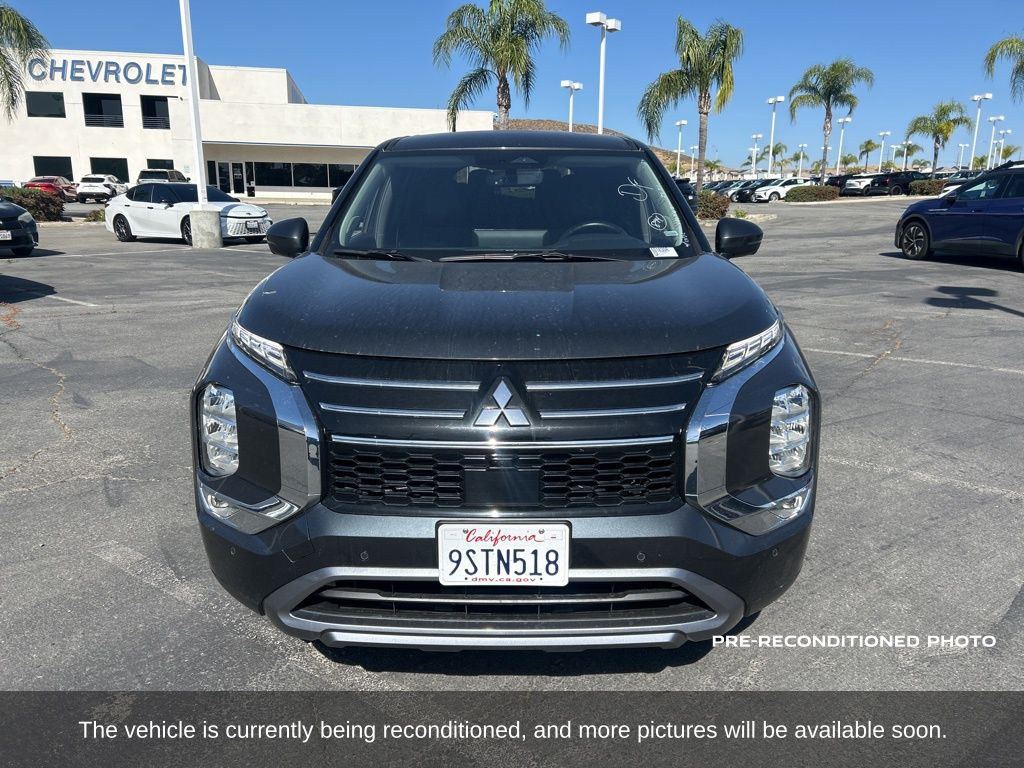 2025 Mitsubishi Outlander SE photo 3