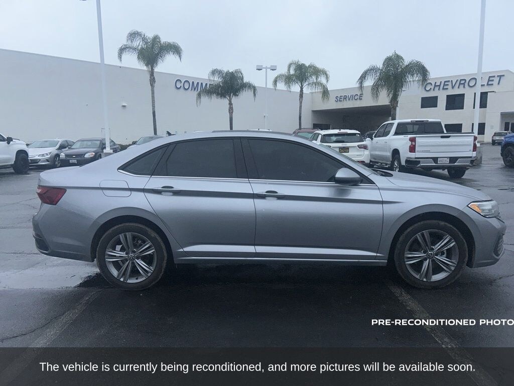 Used 2024 Volkswagen Jetta 1.5T SE Sedan