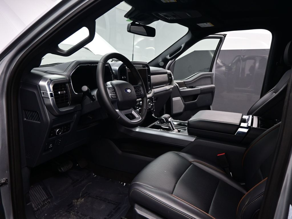 2025 Ford F-150 Lariat photo 3