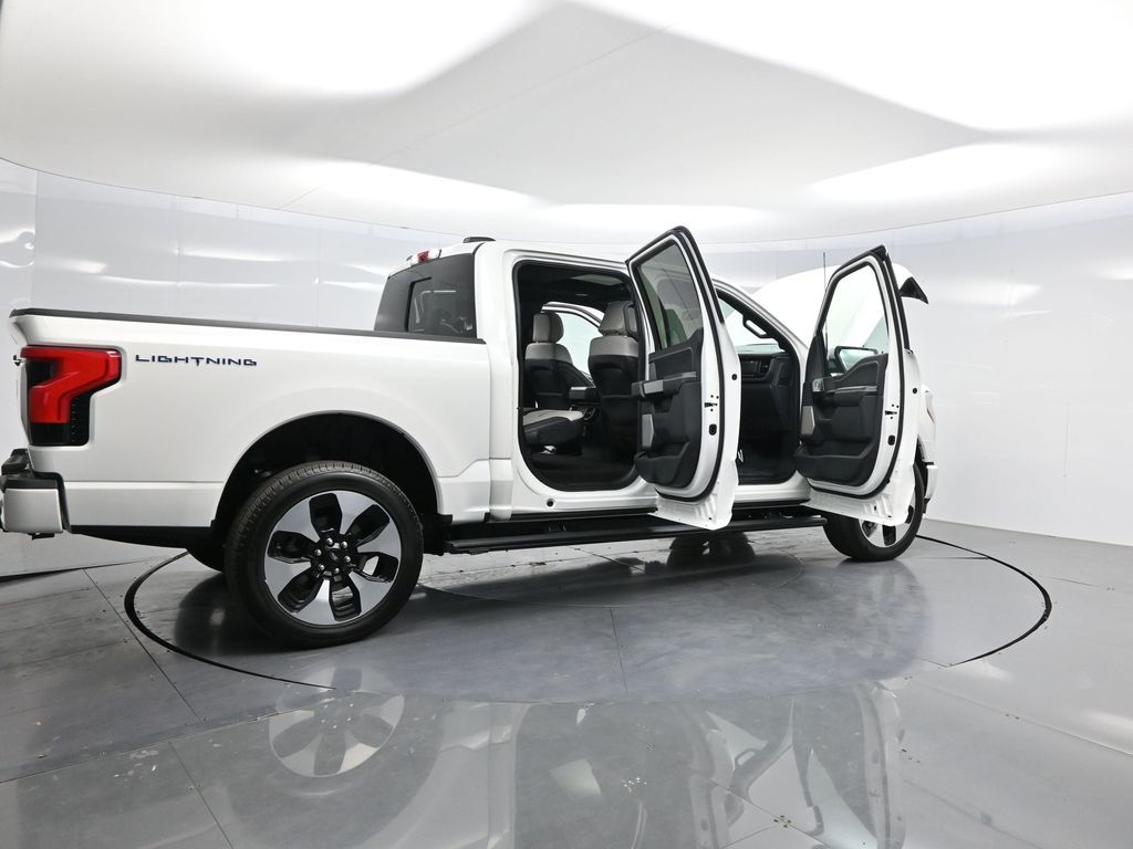 2024 Ford F-150 Lightning Platinum photo 4