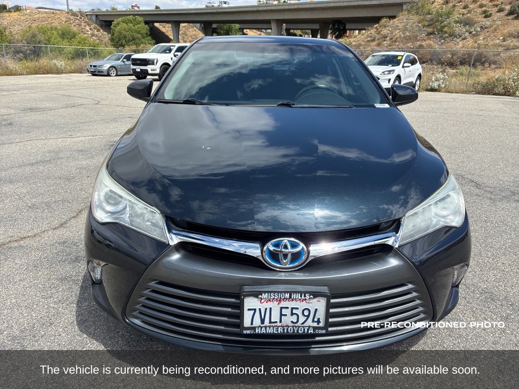 2017 Toyota Camry Hybrid photo 2