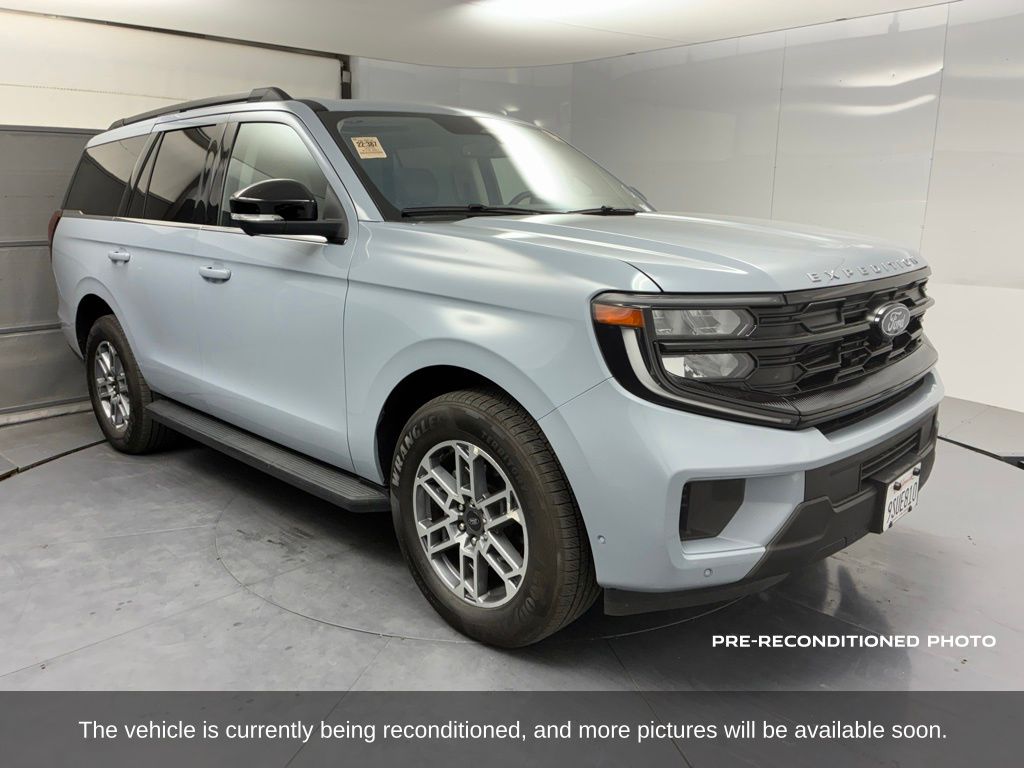 2025 Ford Expedition Active photo 2