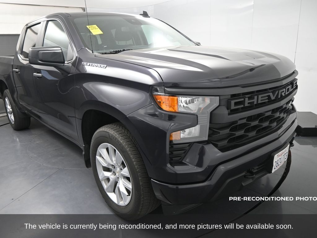 2023 Chevrolet Silverado 1500 Custom photo 3