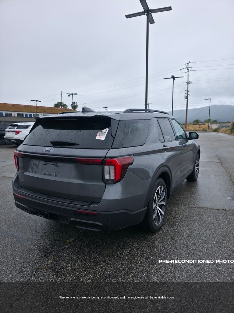 2025 Ford Explorer ST-Line photo 3