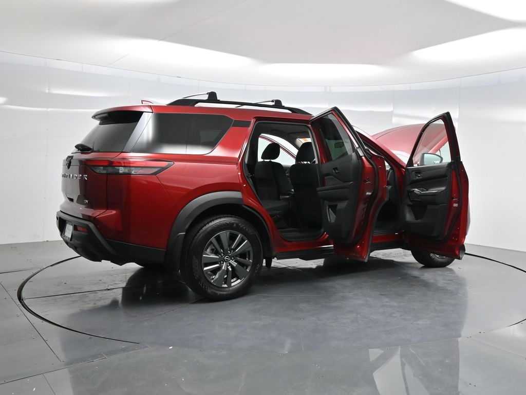 2024 Nissan Pathfinder SV photo 4