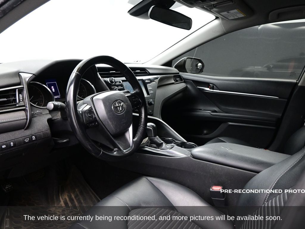 2019 Toyota Camry SE photo 5
