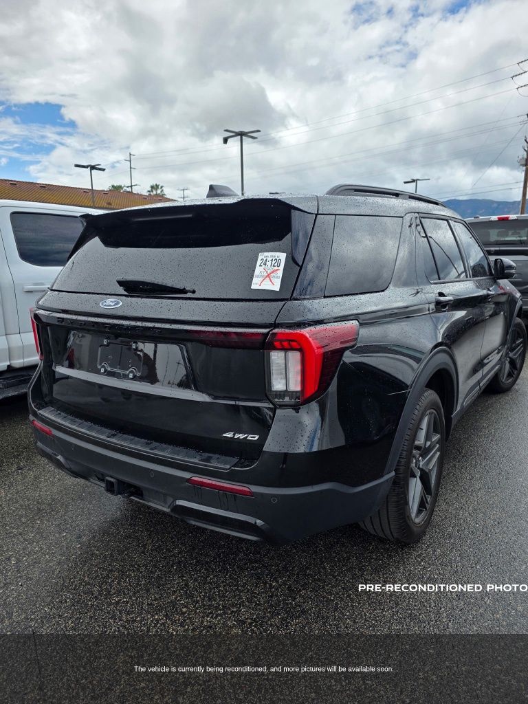 2025 Ford Explorer ST-Line photo 4