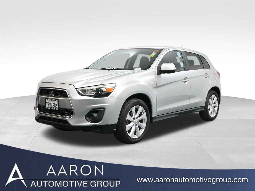 2014 Mitsubishi Outlander ES's photo