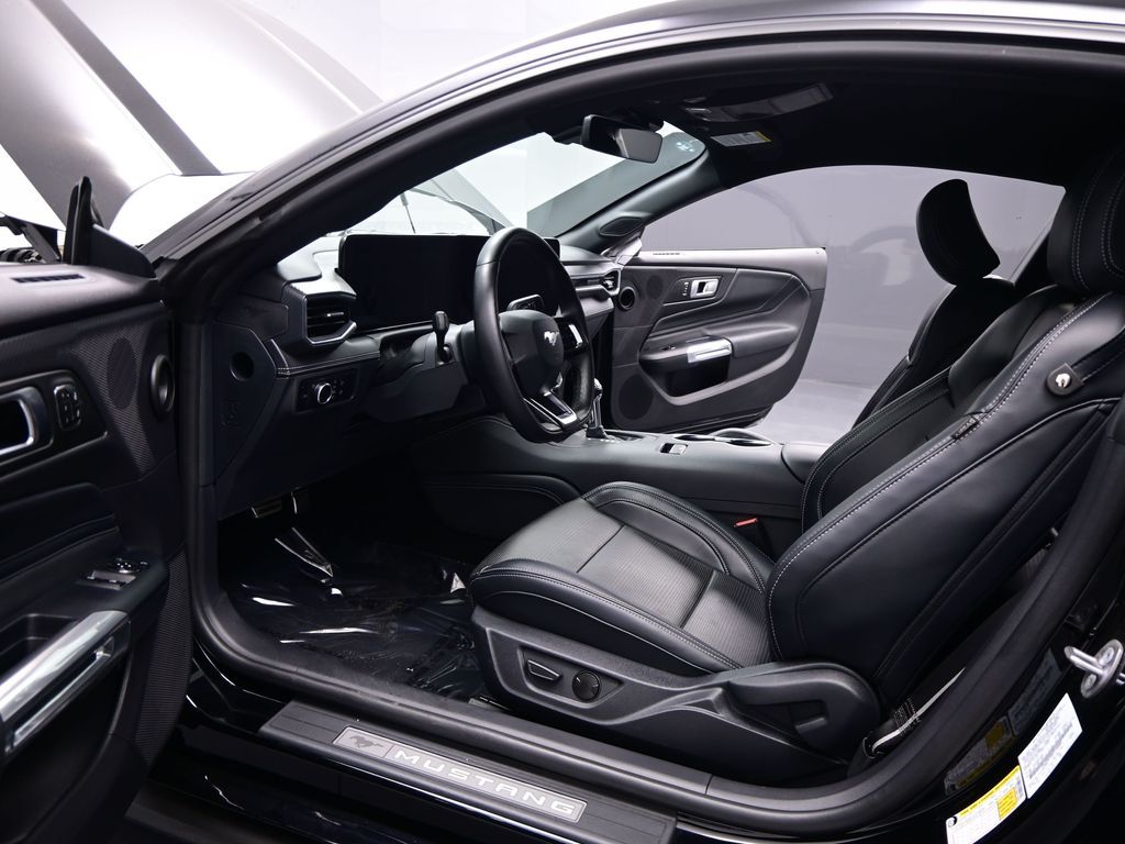 2024 Ford Mustang Ecoboost Premium photo 3