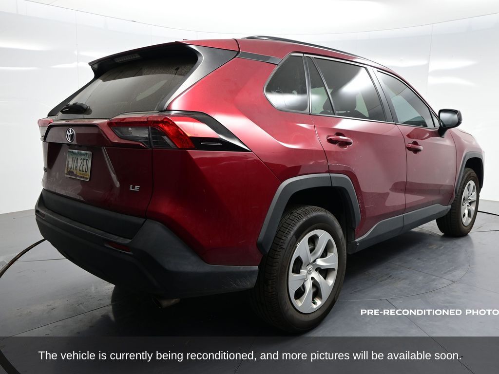 2021 Toyota RAV4 LE photo 3