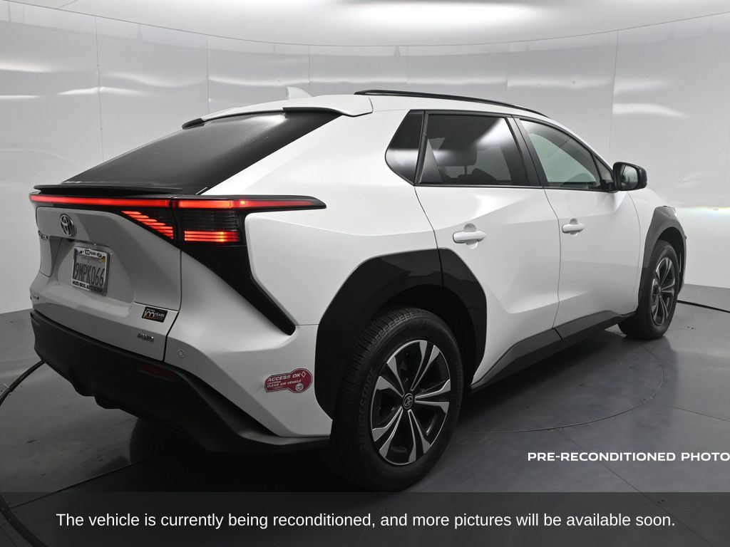 2024 Toyota bZ4X XLE photo 2