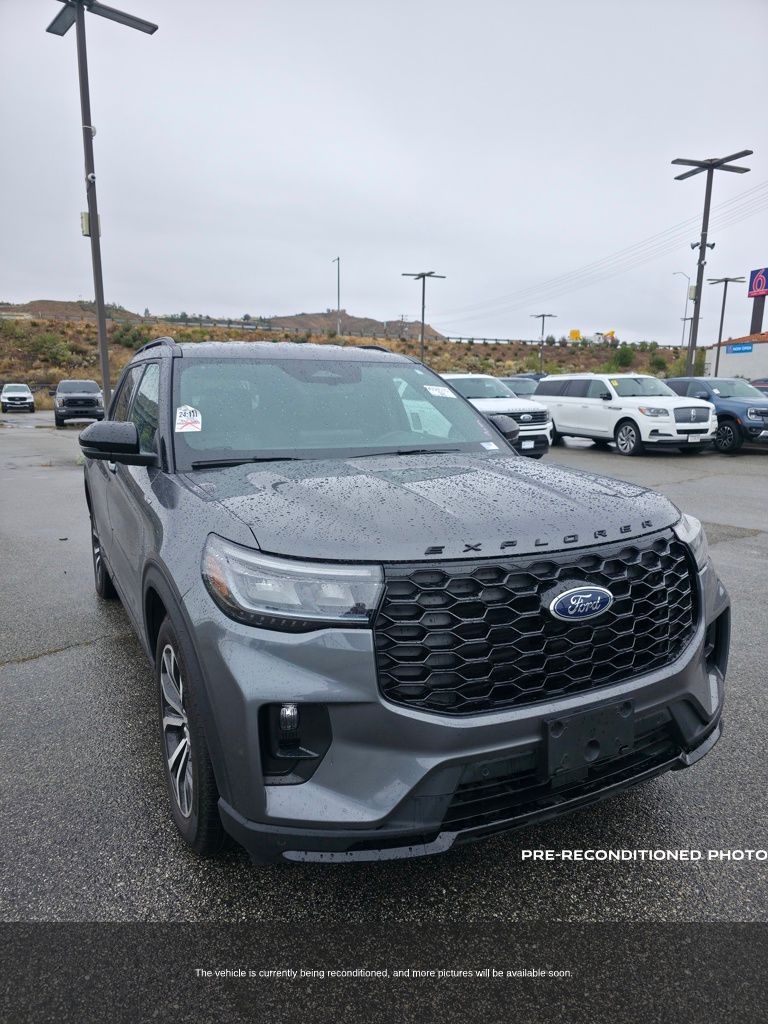 2025 Ford Explorer ST-Line photo 2