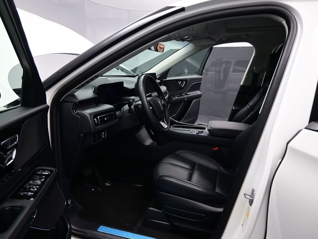 2025 Lincoln Aviator Premiere photo 3