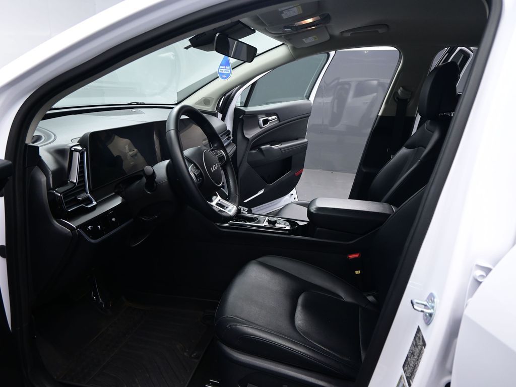 2023 Kia Sportage EX photo 3