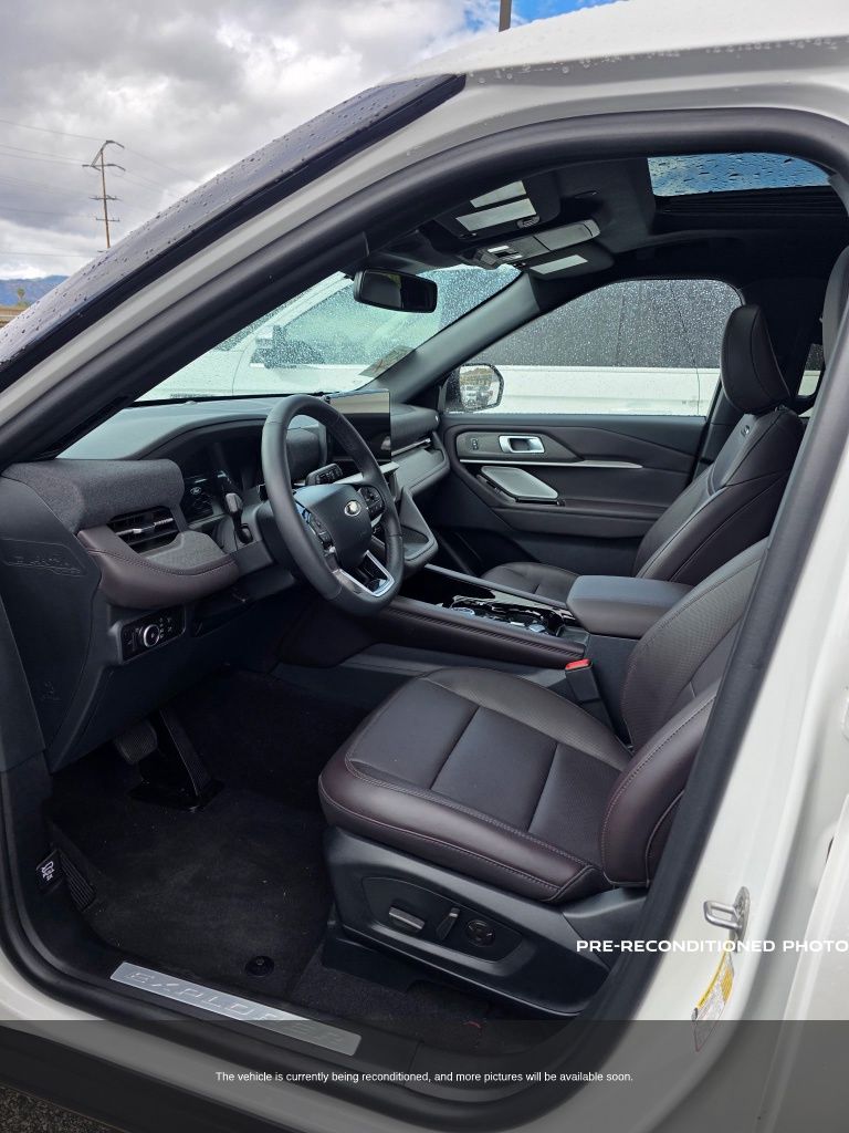 2025 Ford Explorer Platinum photo 5
