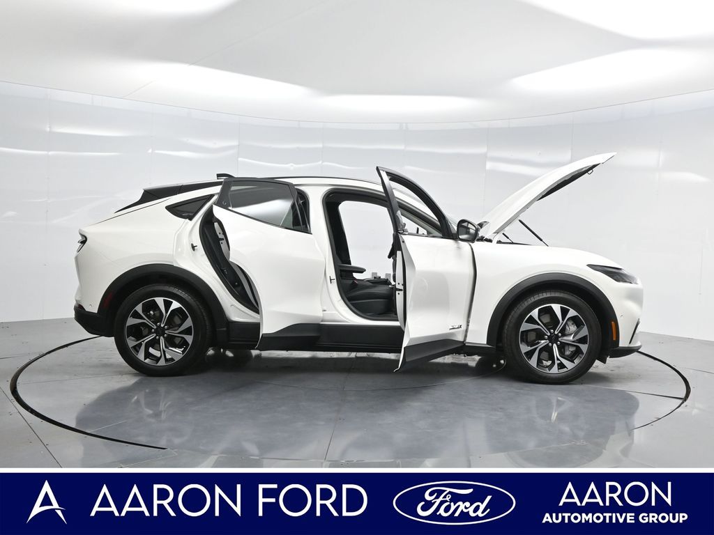 2024 Ford Mustang Mach-E Select photo 3